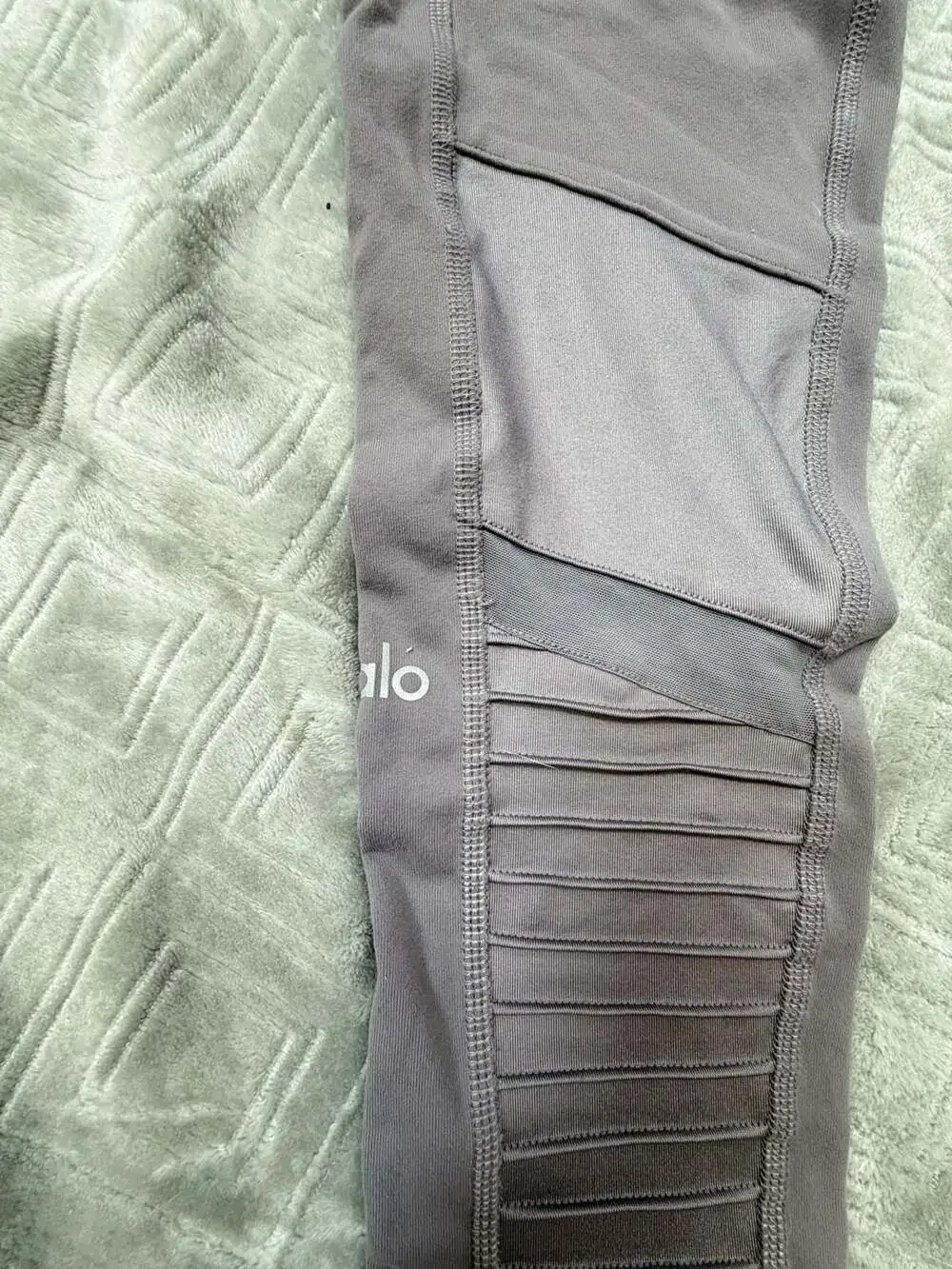 Alo Yoga High-Waist Moto Leggings in Mauve/Dusty Purple